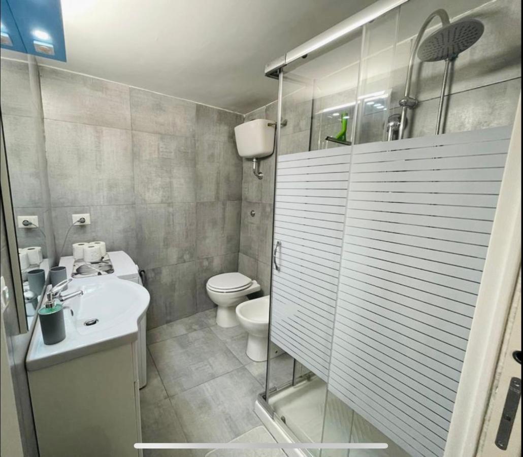 Appartamento Qs House Napoli Esterno foto